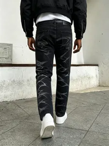 Jeans in denim dritti e larghi lavati neri da uomo con stampa grafica astratta unica.