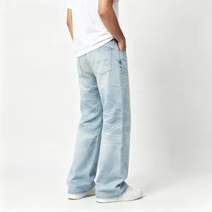 Jeans da uomo blu chiaro lavati a gamba dritta, design casual classico, comodo da indossare.