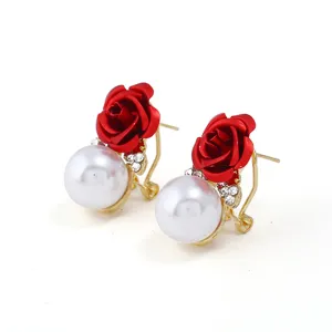 Feine rote Rosen Perlen Ohrringe Detail, modisches Metall Strass Ohrstecker Accessoire Damen.