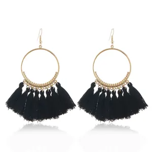 Böhmische schwarze Quasten Ohrringe mit grossen Goldreifen, elegante Mode Schmuck.