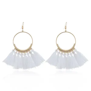 Böhmische weiße Quasten Creolen Ohrringe für Damen, große Statement Schmuck Accessoires.