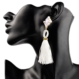 Elegante weiße Perlen Quaste Ohrringe mit goldener Legierung für stilvolle Damen Mode.