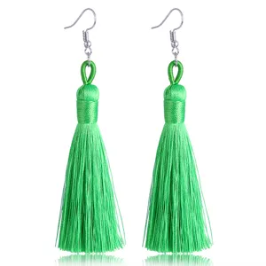 Handgefertigte grüne Quasten Ohrringe, boho lange hängende Ohrringe für Damen Mode chic.