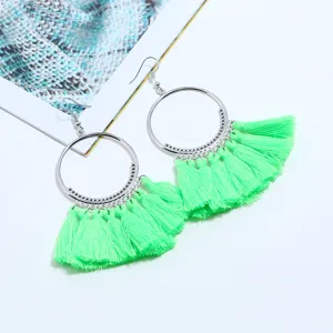 Neon Grüne Quasten Creolen Ohrringe Böhmischer Stil Metall Statement Schmuck Detail