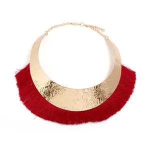 Europäische und amerikanische Mode Metallkragen Halskette mit roter Quaste im Boho Stil