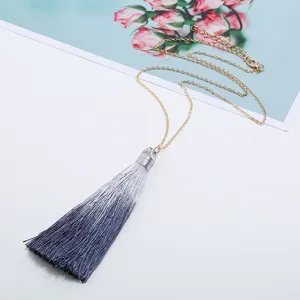 Modische lange Quasten-Halskette mit Farbverlauf für Damen, eleganter Goldkettenschmuck.