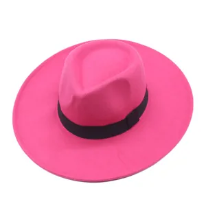 Rosa Schlapphut mit schwarzem Band eleganter Filzhut Detailansicht stylisches Modeaccessoire