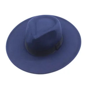 Klassischer blauer Wollhut mit breiter Krempe und schwarzem Band im eleganten Stil.