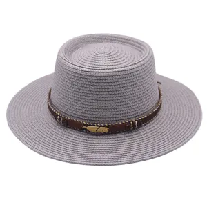 Schickes Damen Strohhut flacher Top mit Zierband und Goldfeder Anhänger für Sommer Strand.