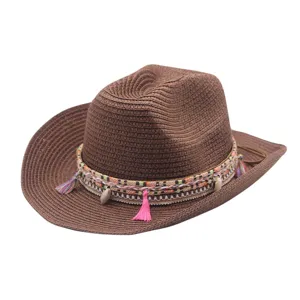Chapeau de cowboy en paille tressée avec pompons colorés et coquillages pour l'été.
