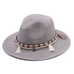 Sommer grauer Strohhut Detail mit Muschel und Quasten Band, retro Sonnenschutz Strandhut.