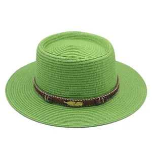 Grüner Strohhut für Damen, Sommer Strand Sonnenschutz Fedora Hut mit goldenem Feder Band Dekor.