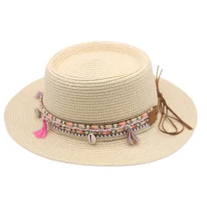 Sommer Strand Strohhut mit buntem gewebten Band und Muschel Quasten für Outdoor Urlaub.