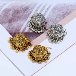 Vintage ethnika kremaiasta skoularika Jhumka me kales fountes boho gia gynaikes.