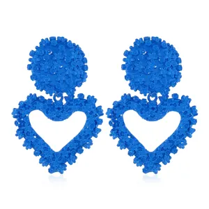 Orecchini pendenti a cuore floreale blu da donna, eleganti gioielli geometrici in metallo.