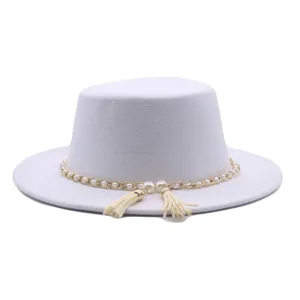 Weißer flacher Filzhut mit Perlenkett Quaste, vintage Boater Fedora Hut für Damen.