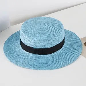 Blauer flacher Strohhut mit schwarzer Schleife, breite Krempe Sommer Sonnenschutz Hut für Damen.