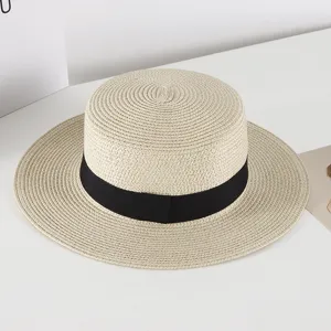 Damen Flacher Strohhut mit schwarzem Band, breite Krempe Sommer Sonnenschutz Strandhut.