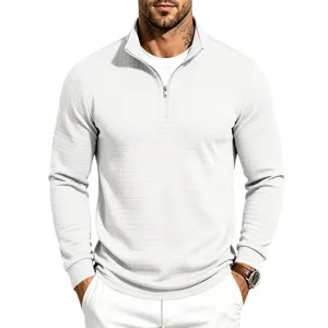 Vista detallada de la textura de la camiseta de manga larga waffle blanca para hombre.