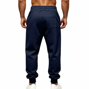 Gedetailleerd overzicht van donkerblauwe gevoerde joggingbroek achterkant en zak.