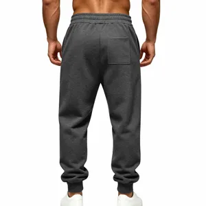Gedetailleerd overzicht van donkergrijze gevoerde heren jogger broek achterzak manchetten