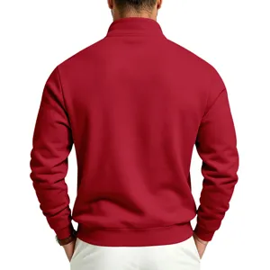 Sudadera de felpa con cuello alto rojo para hombre vista trasera detalle moda