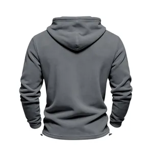 Achterkant detail van zware fleece trui met capuchon voor heren in donkergrijs.