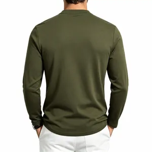 Heren casual lang mouw olijfgroen top, achterkant detail toont comfortabele pasvorm.