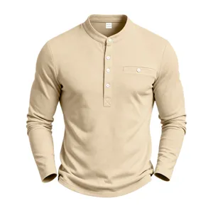 Atmungsaktives Strick-Henley-Langarmhemd für Herren mit Stehkragen und Taschendetail.