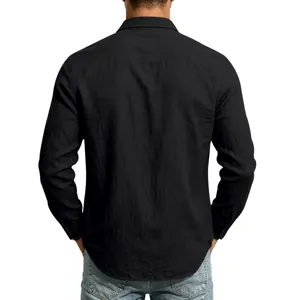 Herren lässiges Langarm-Leinenhemd Rückansicht Detail mit lockerer Passform und Stil.