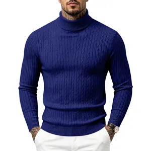 Stilvoller Herren Rollkragen Zopfmuster Pullover mit schlanker Passform und vertikalen Streifen.