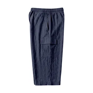 Gedetailleerd overzicht van donkerblauwe linnen cargoshorts met elastische taille.