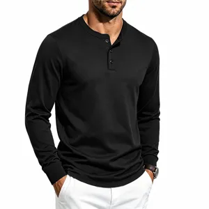 Detailweergave van zwart heren longsleeve Henley shirt met knoopsluiting en slim fit.