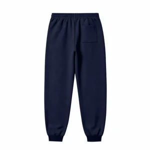 Ansicht der Rückseite von warmen Herren Jogginghosen mit elastischen Bündchen und Gesäßtasche.