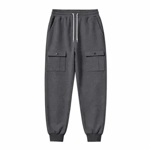 Dunkelgraue gefütterte Cargohose Detail, bequemer Kordelzugbund und praktische Seitentaschen.