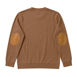 Pull à manches longues côtelé marron avec des détails de patchs élégants aux coudes.