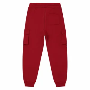 Dettaglio posteriore pantaloni felpa cargo rossi con tasche, vita e polsini elastici.