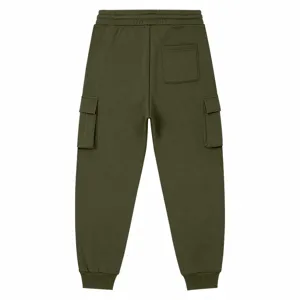 Vista dettagliata di pantaloni cargo da uomo verde oliva con tasche laterali e posteriori.