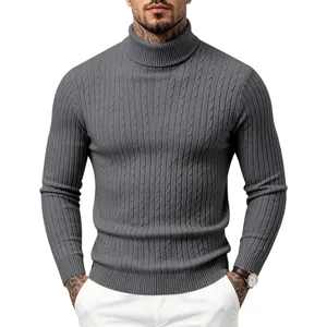 Grauer Herren Rollkragen Zopfmuster Pullover mit schlanker passform und vertikalen streifen.