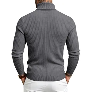 Herren grauer Rippstrick Rollkragenpullover Rückansicht Detail, schmale Passform Herbst.