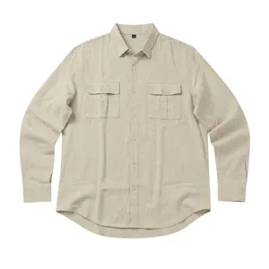 Herren Freizeit Langarm Leinenhemd mit zwei praktischen Brusttaschen in Beige Farbe.