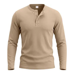 Herren langarm Waffelstrick Henley Hemd in einem lässigen und modischen Khaki Design.