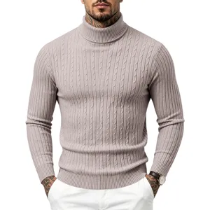 Detailansicht des Herren Rollkragen Zopfmuster Pullovers, ideal für herbst und winter.