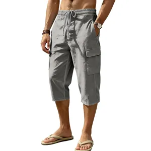Heren grijs linnen cargo capri shorts met losse pasvorm, elastische taille en handige zijzakken.