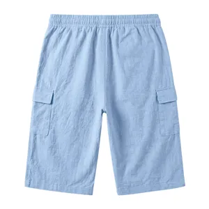 Lichtblauwe casual linnen cargoshorts voor heren, losse 3/4 broek in zomerstijl.