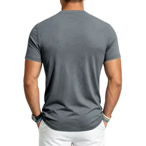 Graues Herren Kurzarm T-Shirt Detailansicht, atmungsaktives schnelltrocknendes Sommer Fitness Shirt.