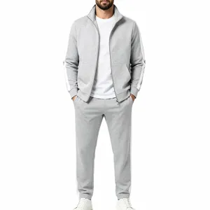 Herren lässiger grauer Trainingsanzug mit Stehkragenjacke und weißen Seitenstreifen Detail.