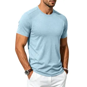 Detailansicht des hellblauen Herren-Kurzarmshirts mit atmungsaktivem Schulter-Mesh.