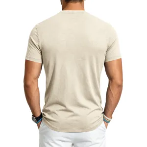 Detaillierte Rückansicht des atmungsaktiven Herren Fitness Kurzarm Raglan Mesh T-Shirts.