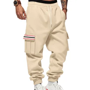Pantalon de survêtement cargo polaire homme streetwear hiver casual avec poches.